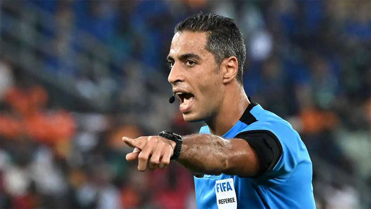 أحداث كارثية لا تنسى.. لماذا يرفض الزمالك الحكم أمين عمر؟