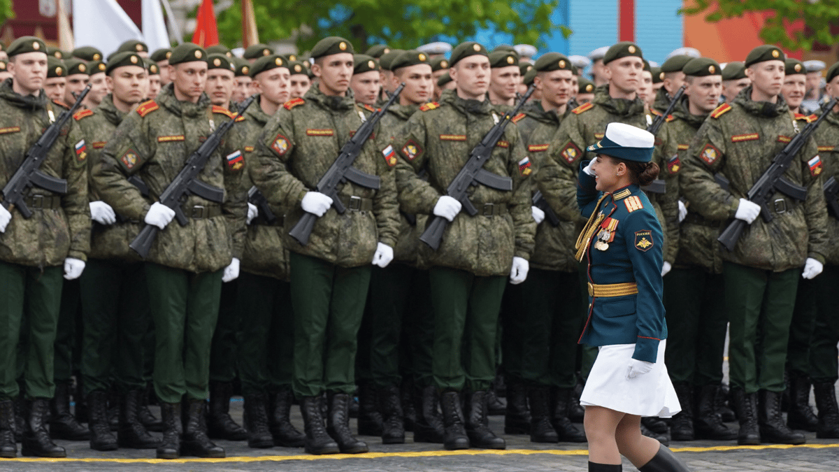 مسؤول روسي يقر بمشاركة آلاف "المجنسين" في الحرب مع أوكرانيا