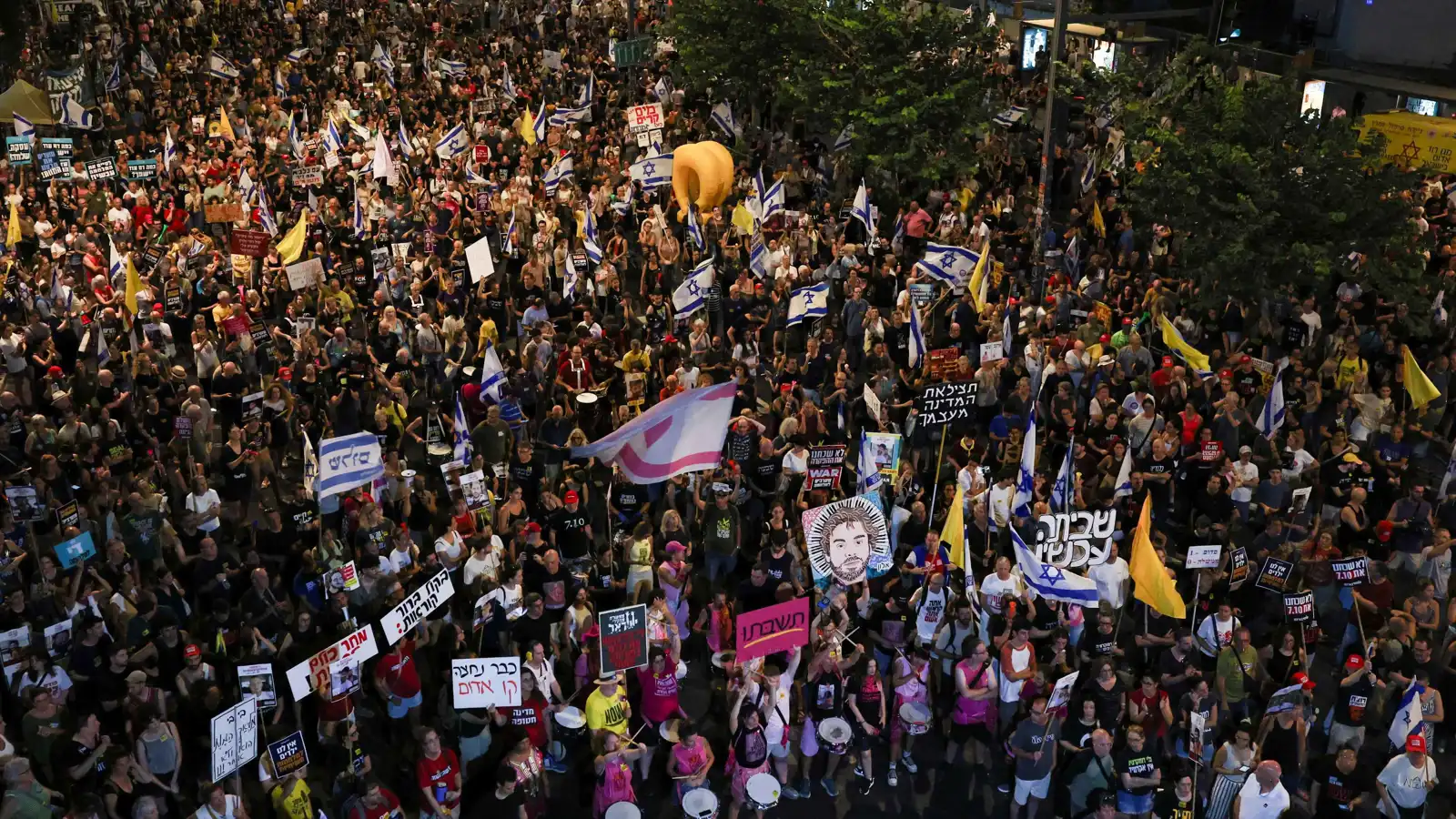 نتنياهو في "مأزق".. هل تؤثر المظاهرات على قراره بشأن الاجتياح الكامل لغزة؟