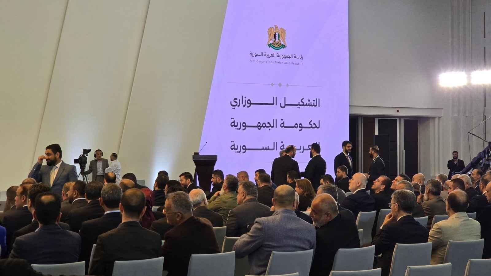 لا تغيير في حقيبتي الخارجية والدفاع.. الحكومة السورية الجديدة تؤدي اليمين