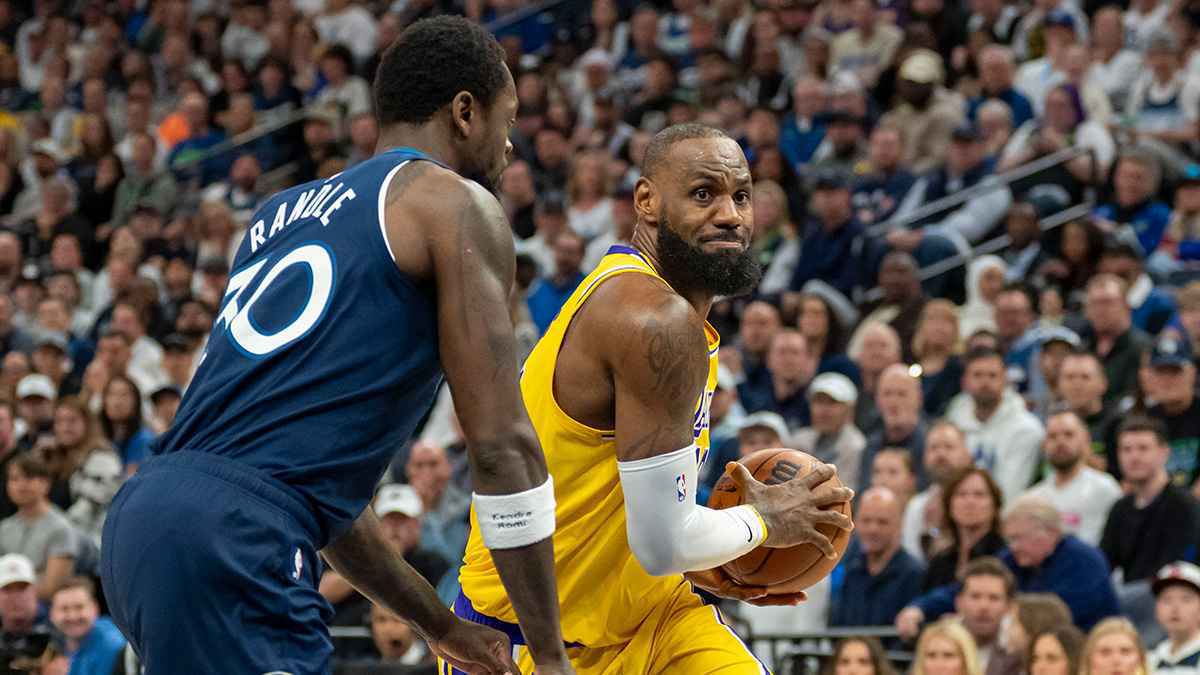 NBA.. تمبرولفز يسقط ليكرز في دوري السلة الأمريكي