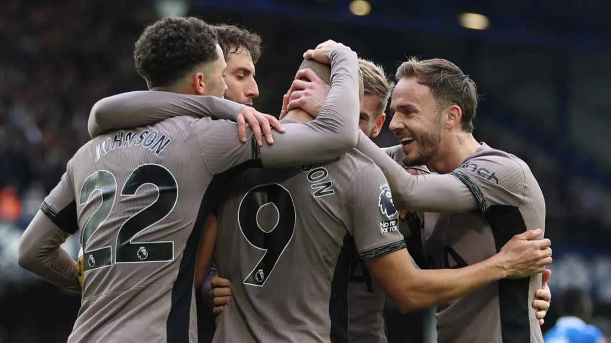 الهلال يراقب وضع نجم توتنهام هوتسبير الإنجليزي