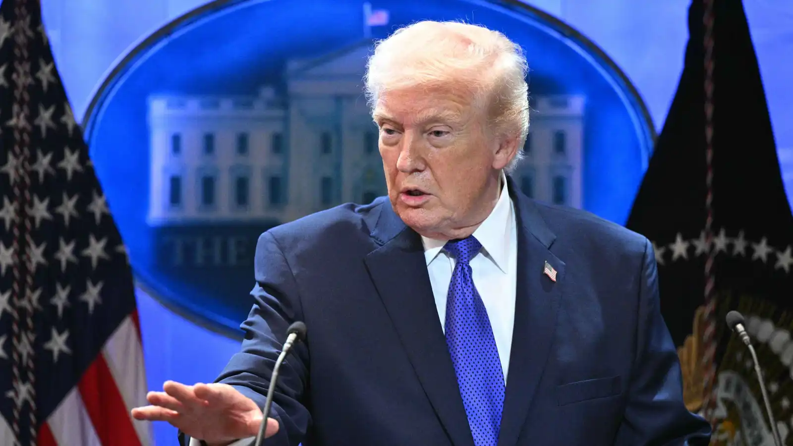 ترامب يعلن عن تعرفة جمركية شاملة جديدة بنسبة 10%