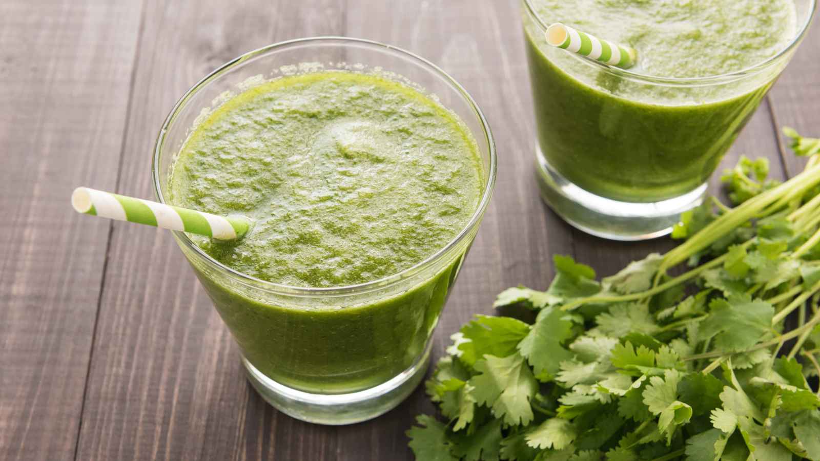 أسباب "مذهلة" لتناول عصير الكزبرة على معدة فارغة