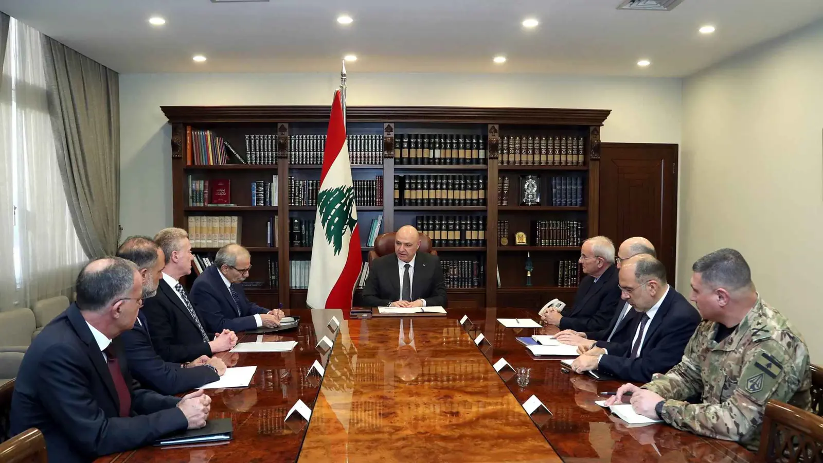 لبنان يمدد تعليق الطيران من وإلى إيران ويشدد إجراءات الأمن