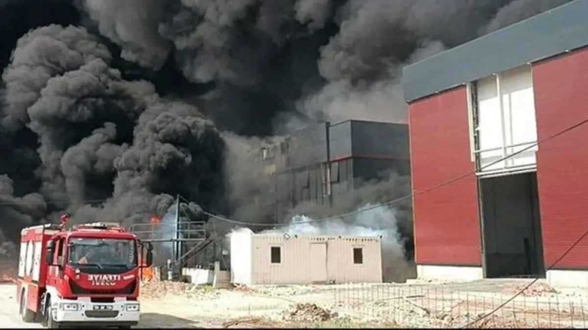 حريق ضخم يلتهم مصنعاً في مدينة صناعية وسط إيران (فيديو)‎