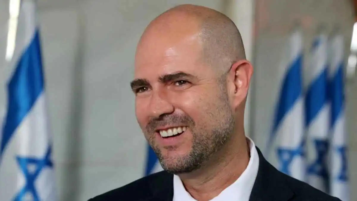 "عطلة ممتعة" خلال الحرب.. رئيس الكنيست يشعل غضبًا في إسرائيل
