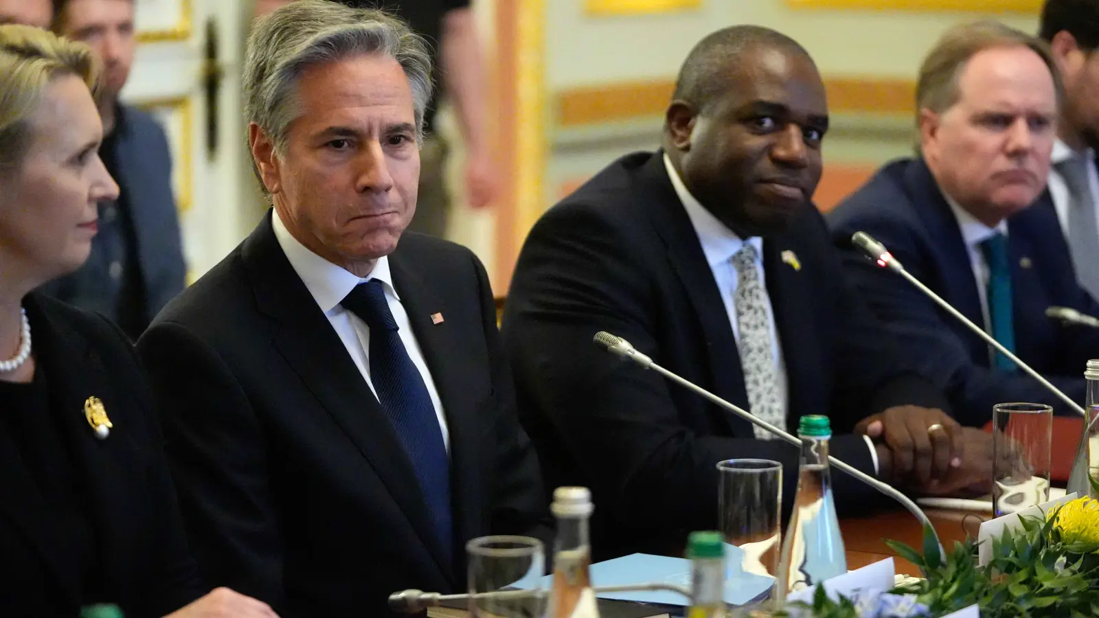 من كييف.. بلينكن ولامي يعلنان تزويد أوكرانيا بمئات الصواريخ