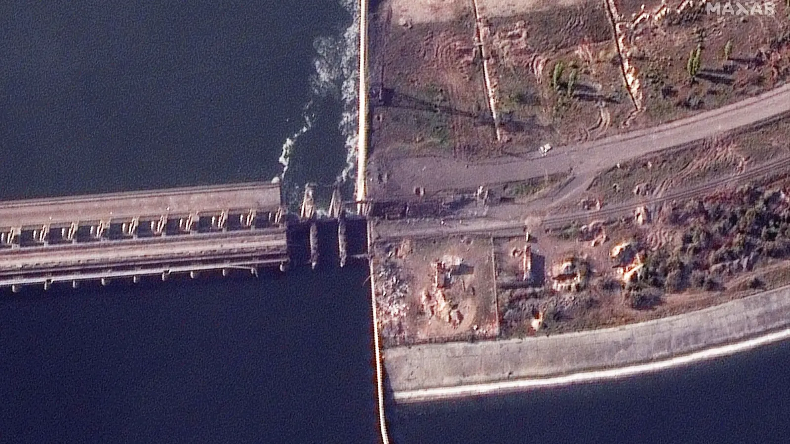 على طريق كوراخوف.. ماذا وراء "ضربة السد" الروسية في أوكرانيا؟