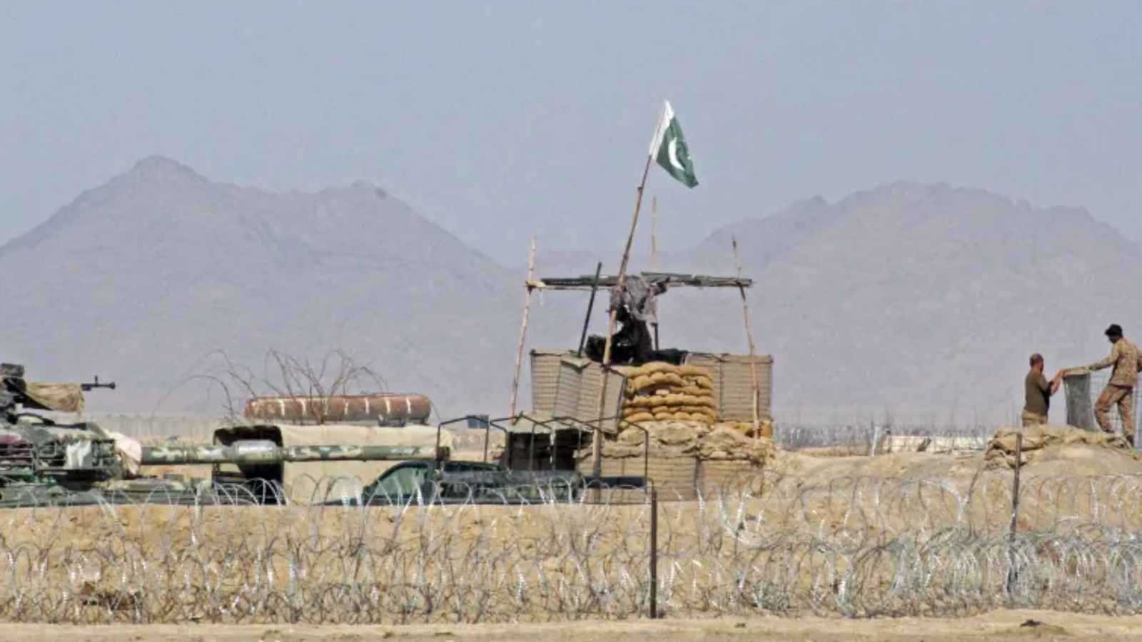 23 قتيلا بغارة جوية استهدفت منطقة باكستانية حدودية