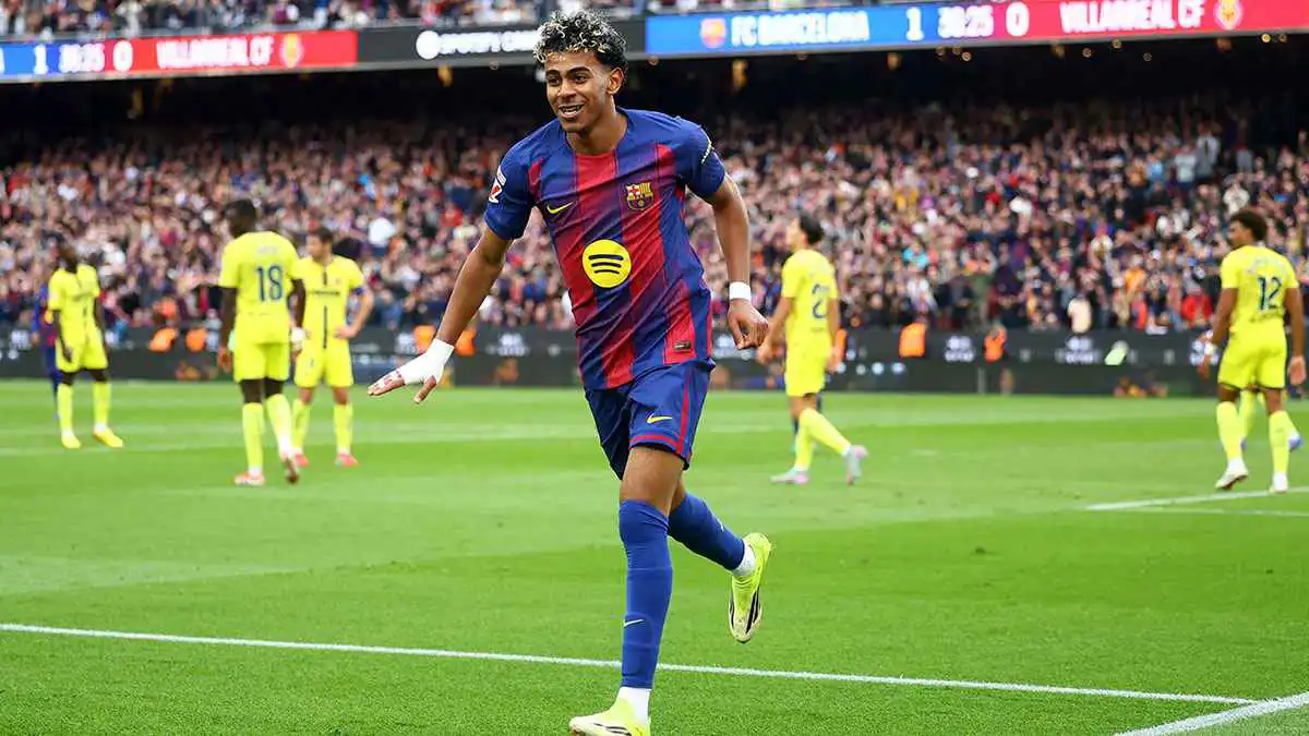 بعد أول هاتريك.. لامين يامال يمنح والدته هدية ثمينة (فيديو)