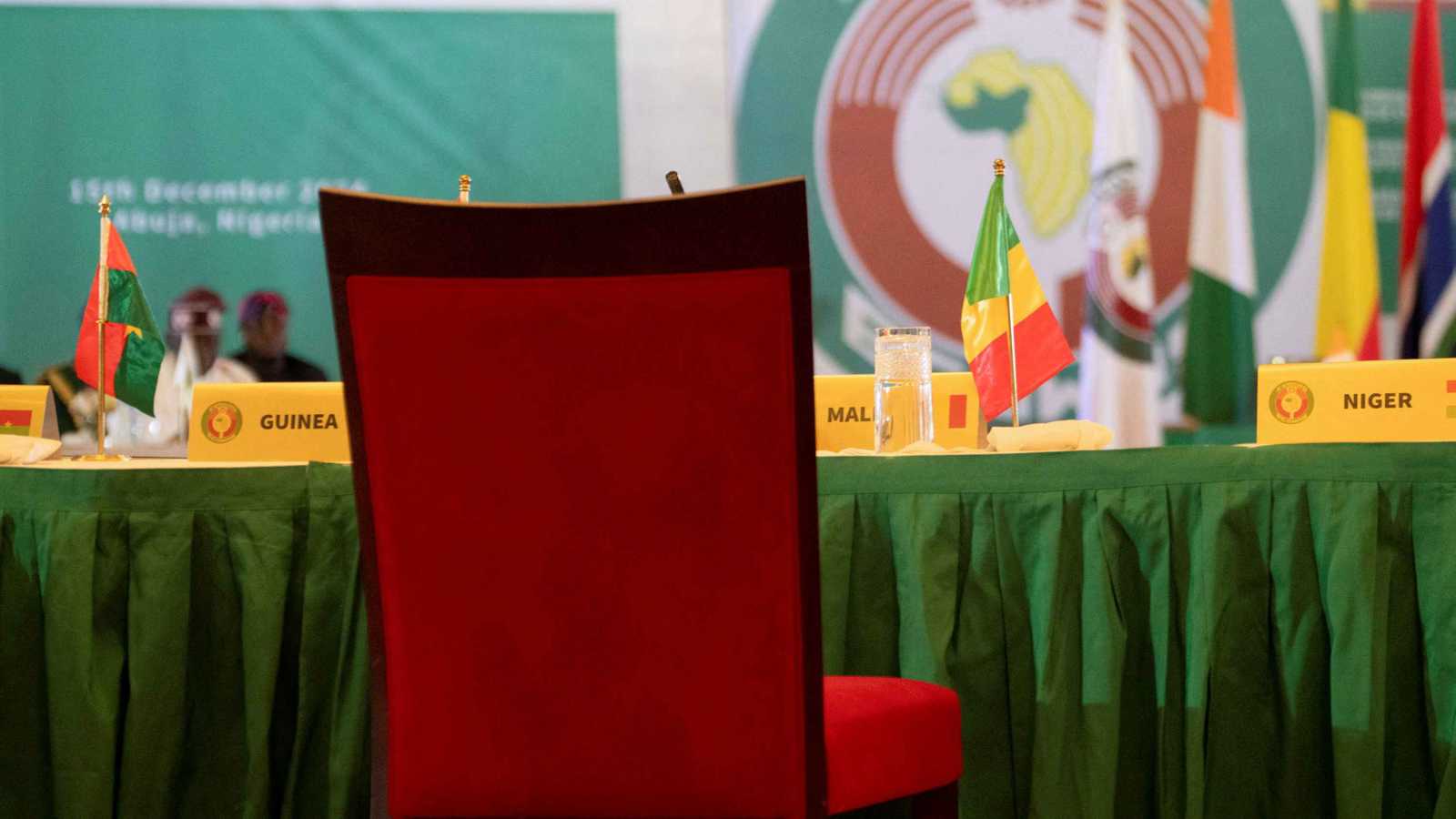 هل تنجح مبادرتا "أكرا" و"الوفاق" في حل أزمات غرب أفريقيا؟