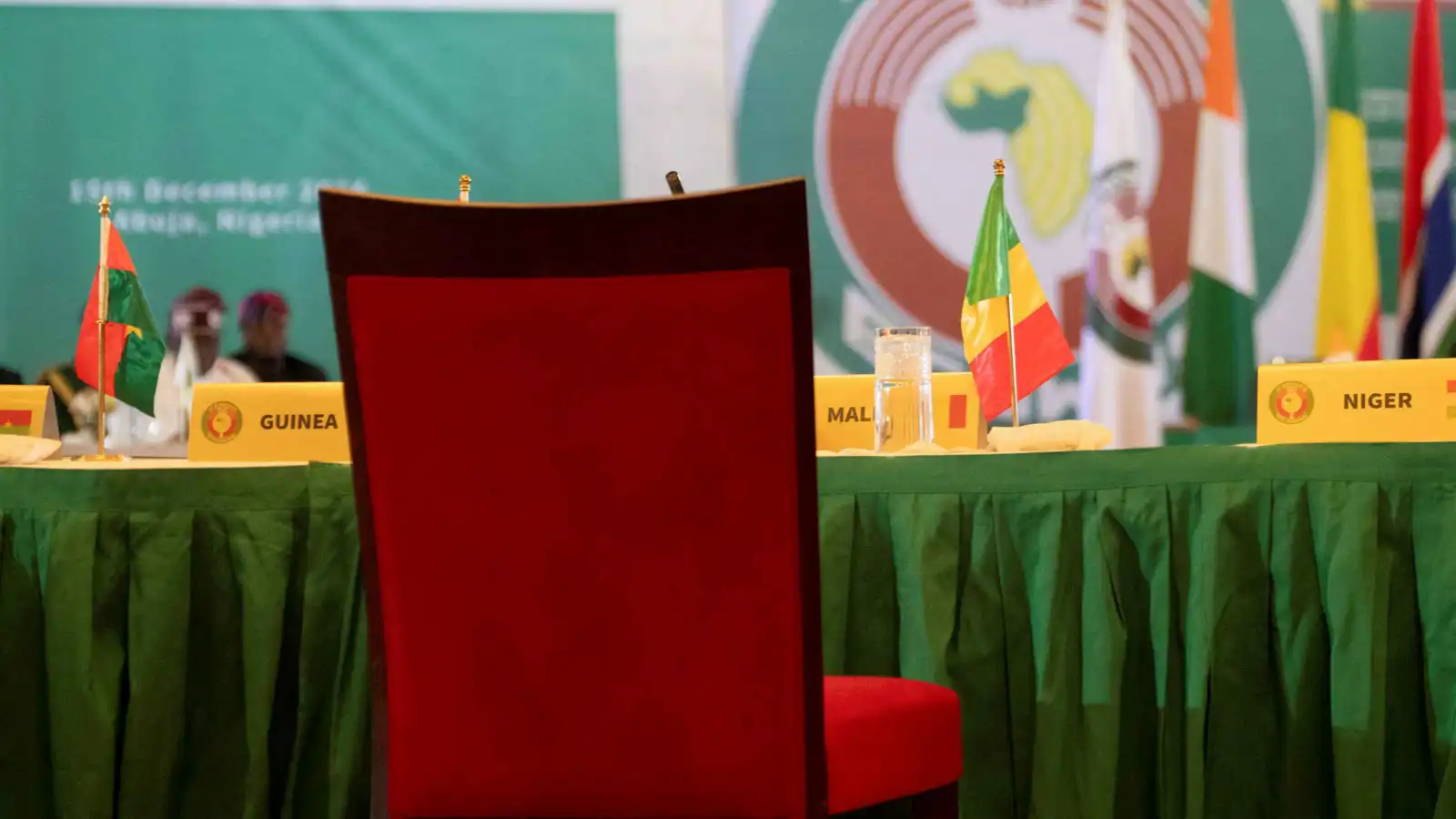 هل تنجح مبادرتا "أكرا" و"الوفاق" في حل أزمات غرب أفريقيا؟