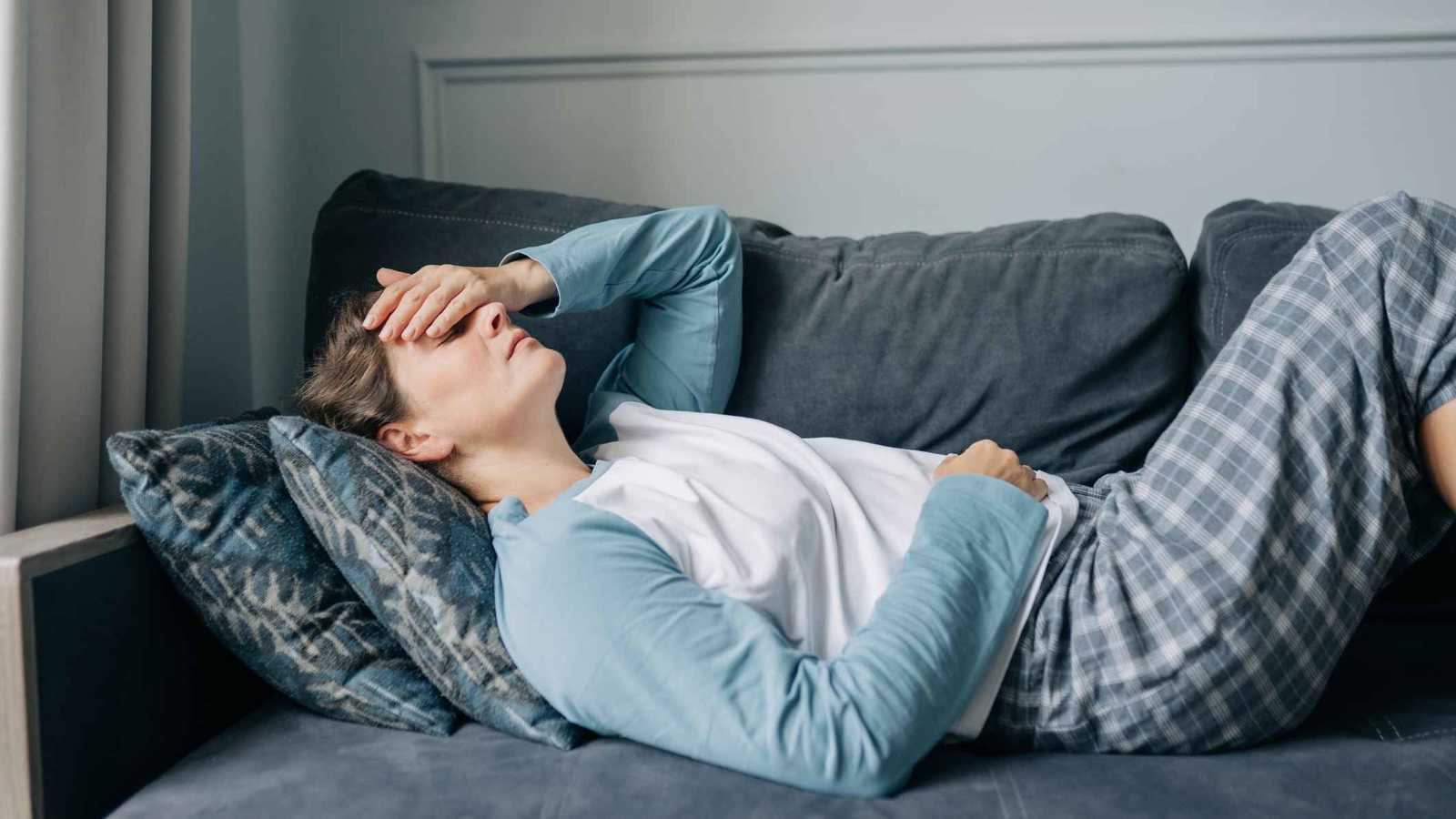 الصداع قد يكون إشارة لنوبات الصرع.. ما العلامات التحذيرية الأخرى؟