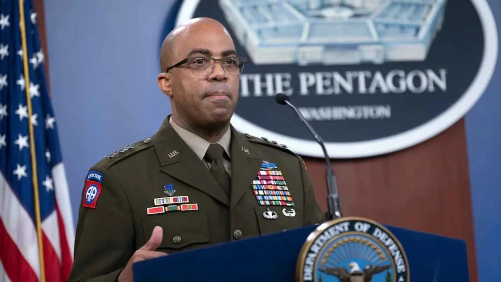 أمريكا تعاقب "كاتم أسرار" لويد أوستن