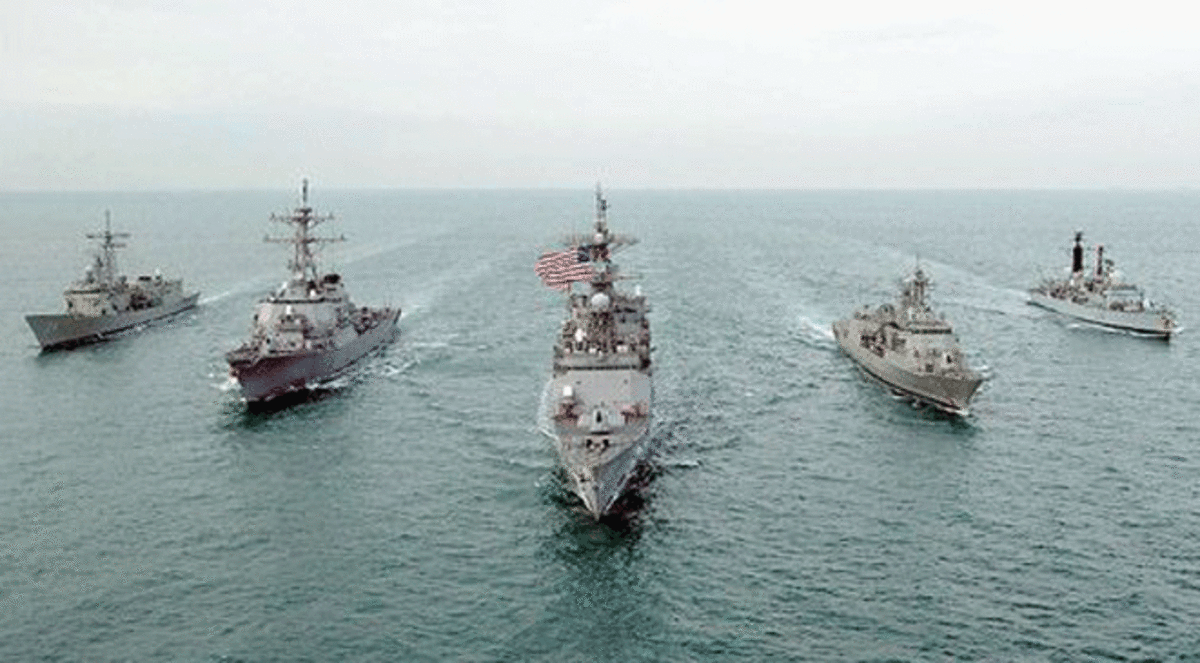 عاجل.. صورة..  حاملة الطائرات الأمريكية ثيودور روزفلت ترسو قبالة اليمن