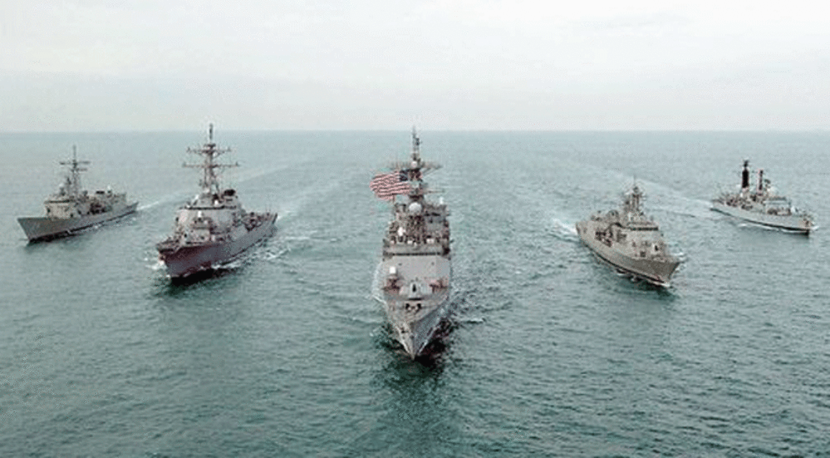 عاجل.. صورة..  حاملة الطائرات الأمريكية ثيودور روزفلت ترسو قبالة اليمن