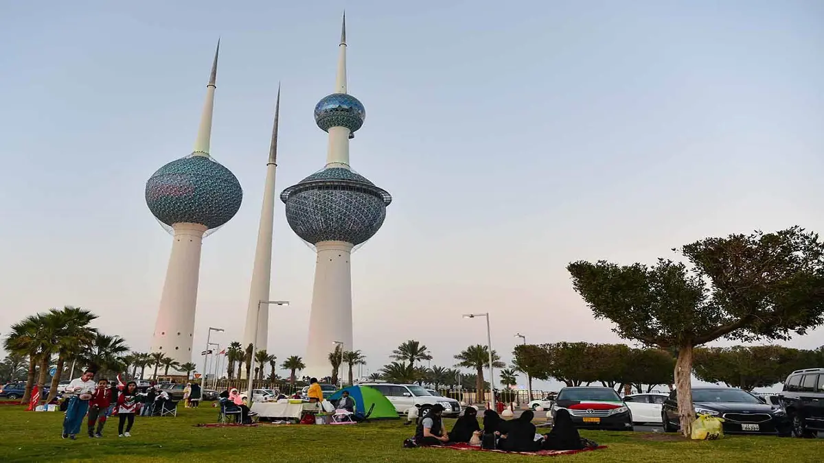 كاتب كويتي يدافع عن الجالية المصرية في بلاده عقب دعوات ترحيلهم