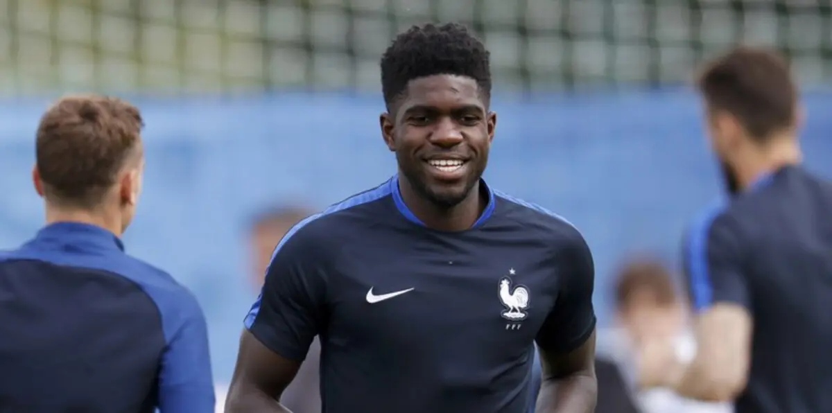 برشلونة قريب من المدافع الفرنسي أومتيتي