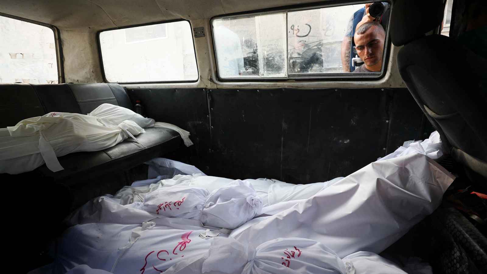 مع تعثر المفاوضات.. 145 قتيلًا في غارات إسرائيلية على غزة