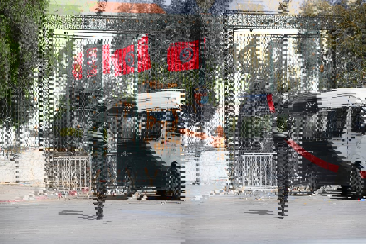 جريمة مروعة تهز تونس.. رجل يذبح زوجته وسط الطريق