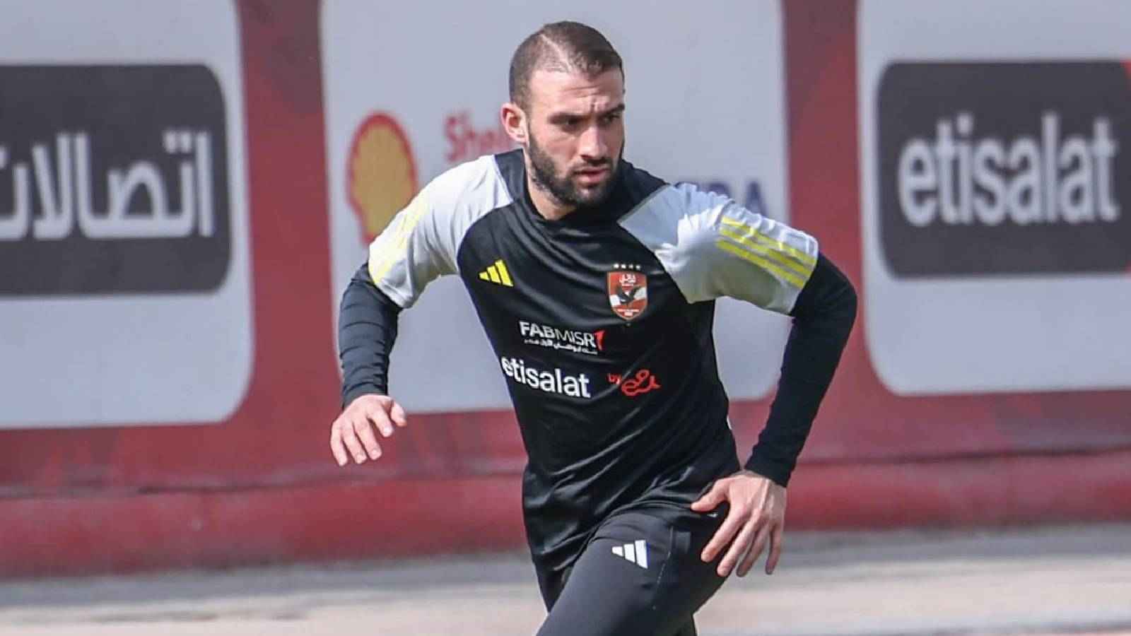 "قطع في شريان يد عمر كمال".. ماذا حدث في تدريب الأهلي المصري؟