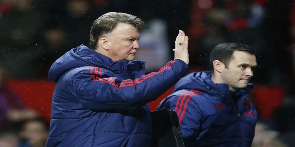 فان جال: لاعبو مانشستر يونايتد تنفسوا الصعداء عقب الفوز على سوانزي