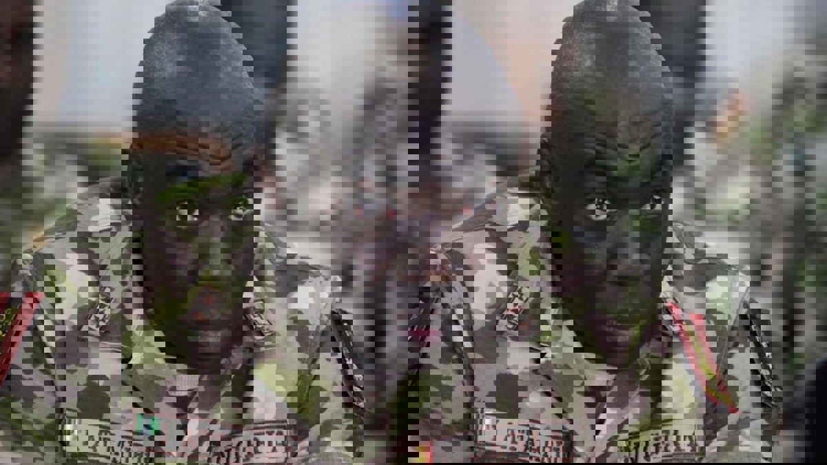 تفاصيل "مثيرة" عن تحطم طائرة قائد الجيش النيجيري السابق