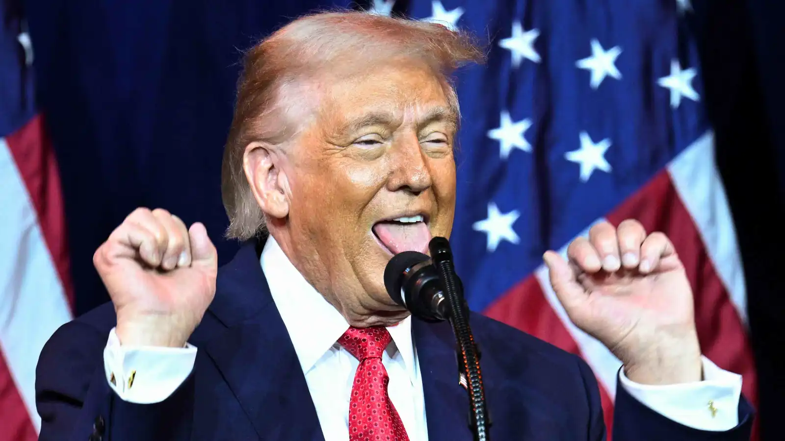 جدل واسع بعد تقليد ترامب للرياضيين المتحولين جنسيًا (فيديو)