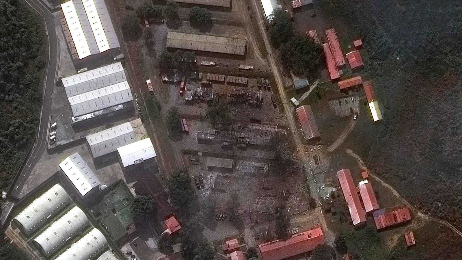 خلال هجوم ترامب.. صور فضائية توثق دمارا هائلا بمنشآت عسكرية في فنزويلا