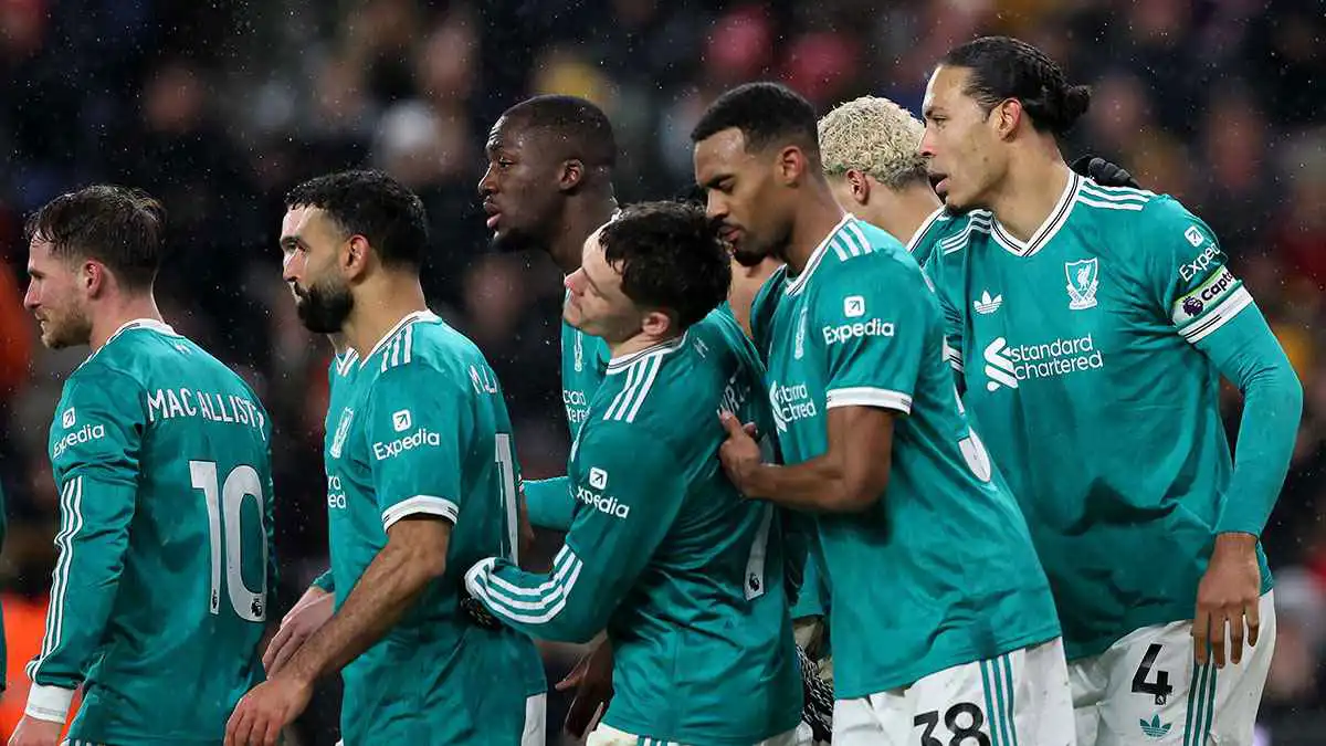 جدّد عقدك رجاءً.. جماهير ليفربول توجه رسالة لنجم الفريق