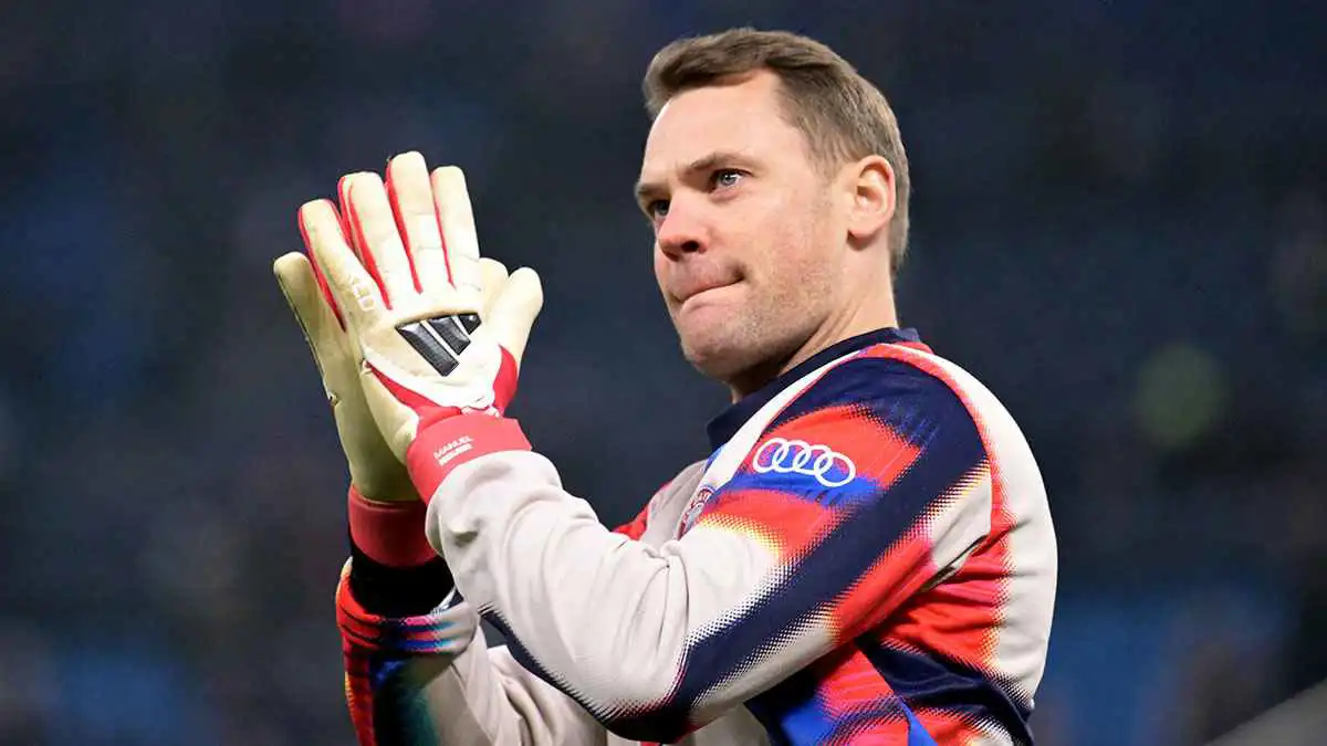 أظهر شخصيته القوية.. نوير يطالب لاعب لايبزيغ بإحضار الكرة فورا (فيديو)