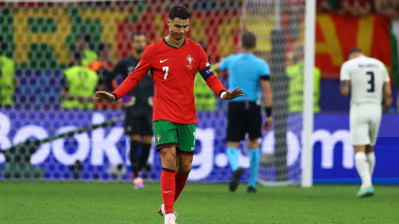 كريستيانو رونالدو يحقق حلم طفل سوري مريض بالسرطان