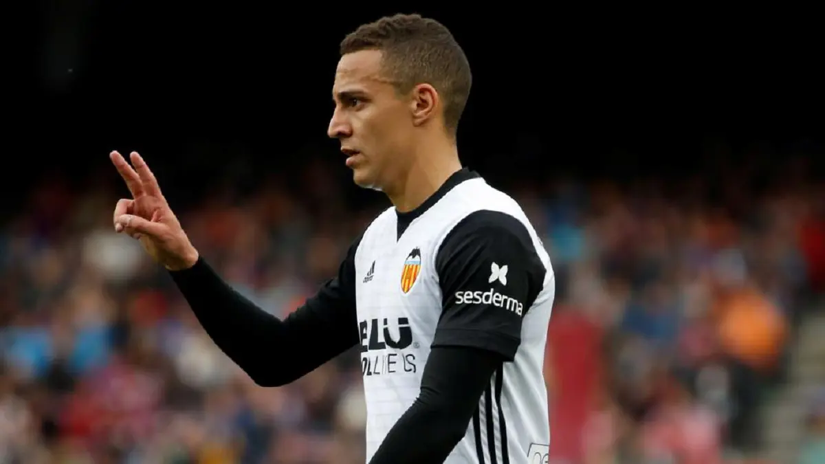 برشلونة يضع اللمسات الأخيرة على صفقة رودريغو.. وفالنسيا ينتظر "كتالوني" سابق
