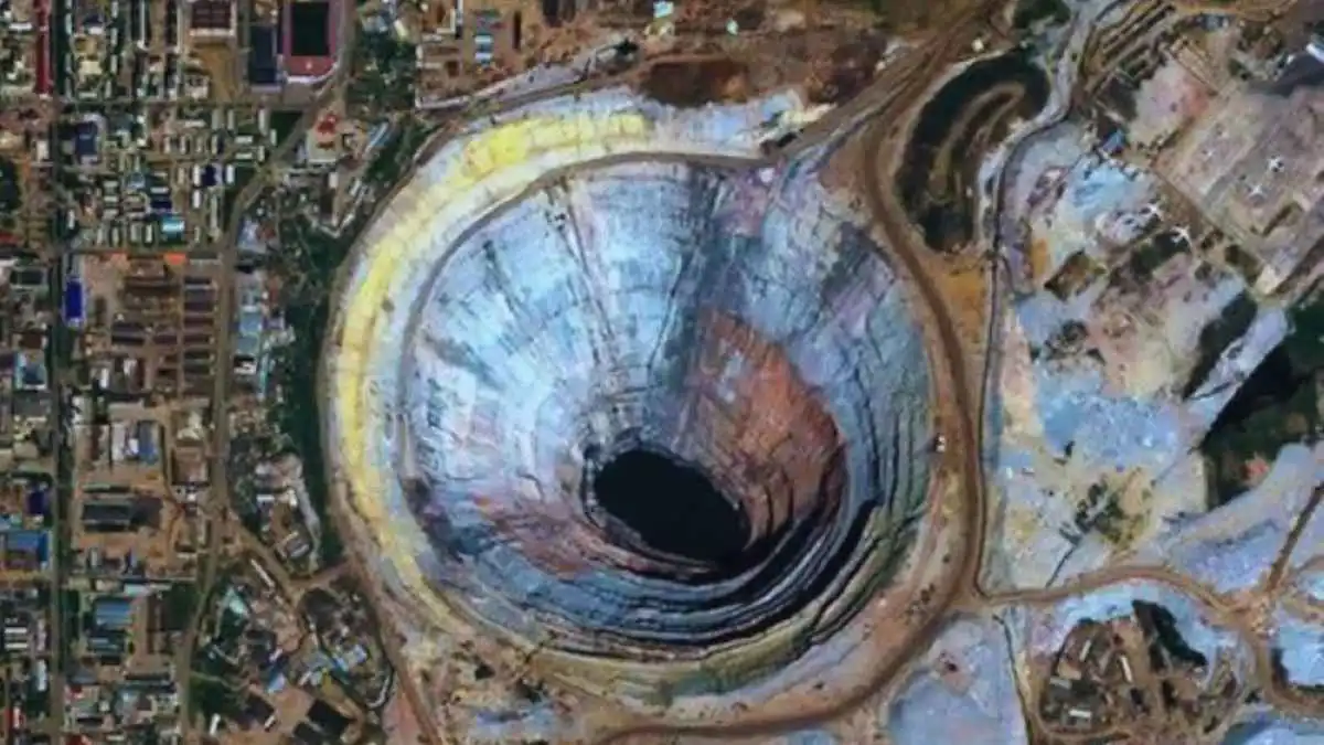 "مدخل الجحيم".. أسرار علمية من أعمق حفرة في باطن الأرض