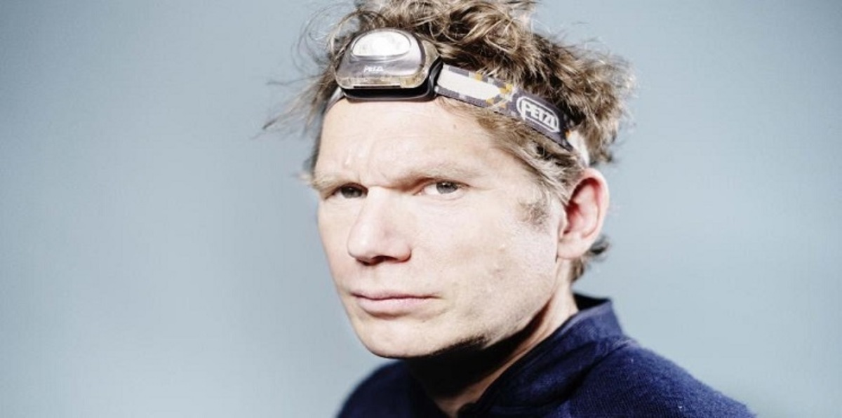 مغامر فرنسي يقرّر قضاء 8 أيام وسط صخرة "صور"