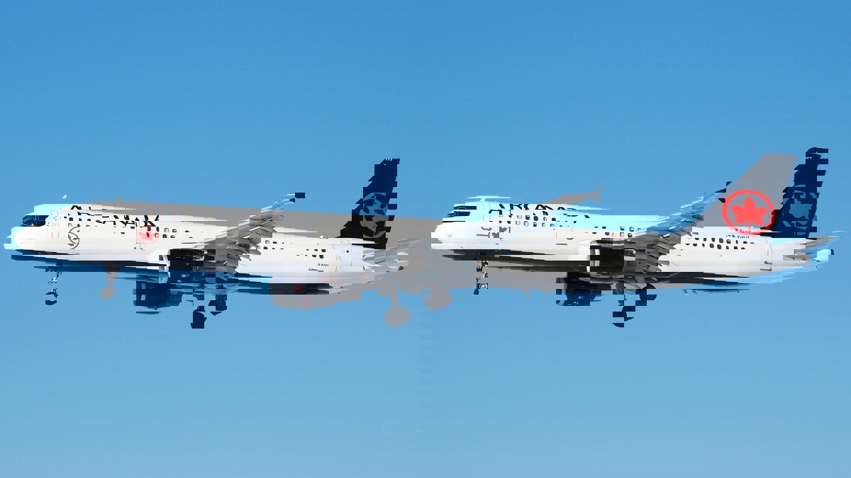 طائرة كندية تهبط اضطراريًا في هاواي بسبب مطبات هوائية‎