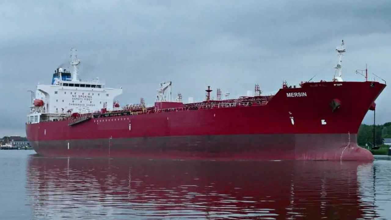 انفجارات في هيكل ناقلة نفط قبالة السواحل السنغالية