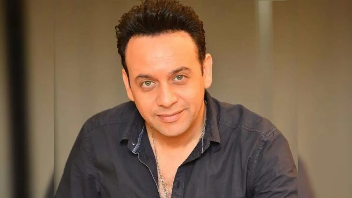 الفنان مصطفى قمر يطمئن جمهوره عقب تعرضه لحادث سير