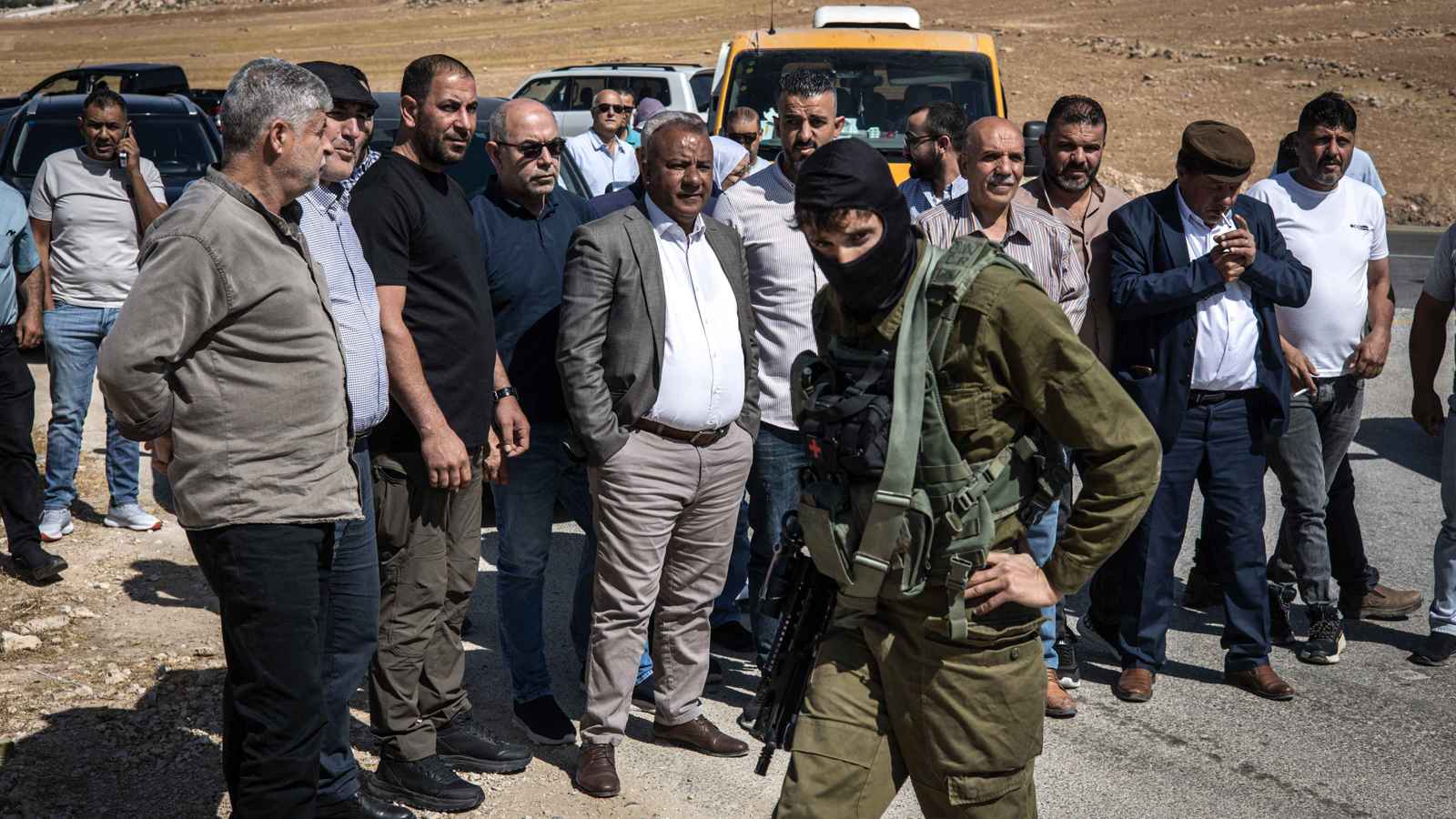 إسرائيل تمنع صحافيين دوليين من دخول قرية مخرج فلسطيني حاز "الأوسكار"