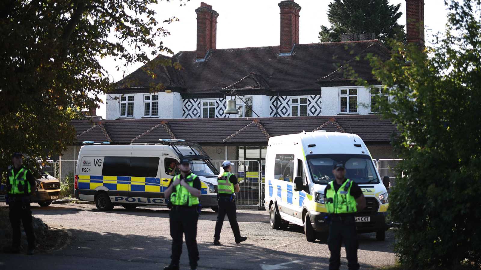 قوارب المهاجرين تشعل أزمة "غير مسبوقة" بين البريطانيين والحكومة