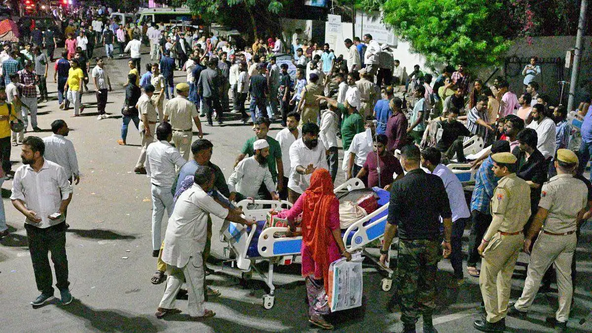 6 قتلى بحريق مستشفى في الهند (فيديو)