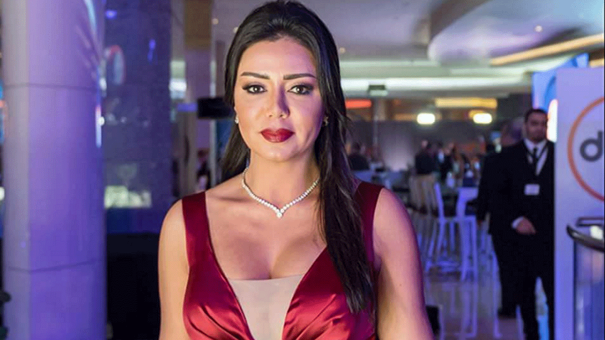 رانيا يوسف معلقة على "أزمة الفستان": خانني التقدير