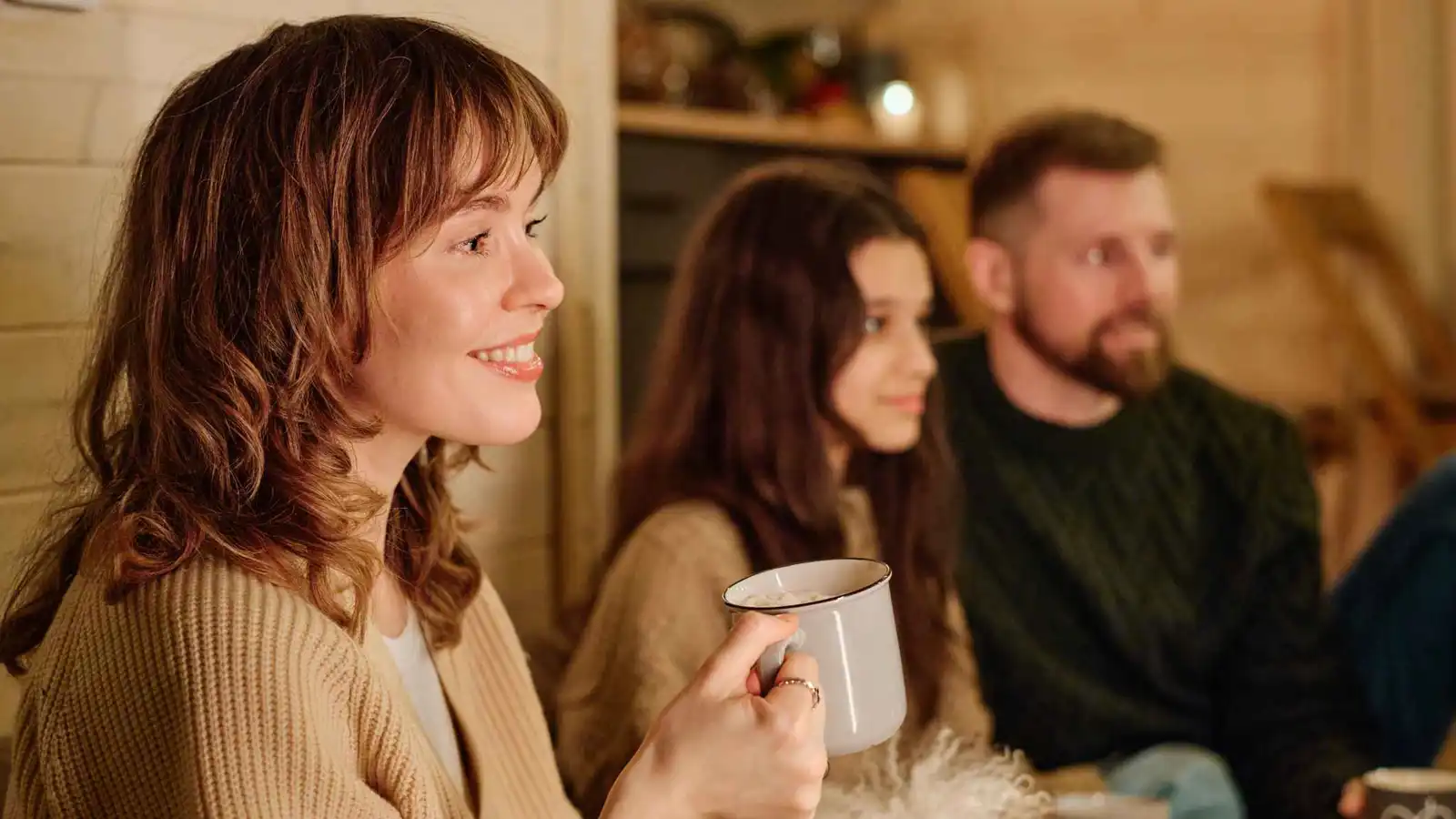 لماذا نعود دائماً إلى مسلسلاتنا المفضّلة مع بداية الخريف؟