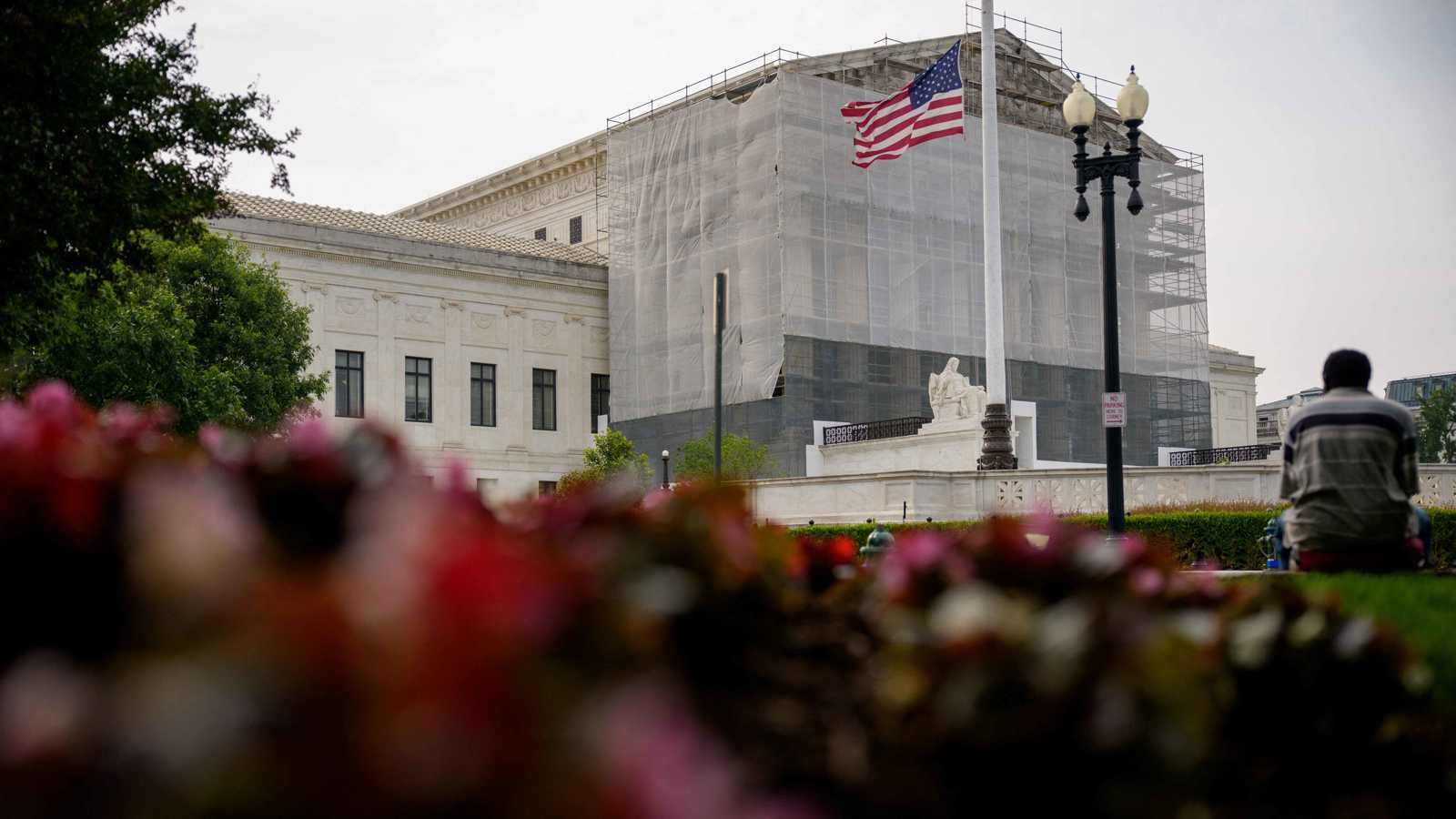 انتصار جديد لترامب.. المحكمة العليا تلغي قرارًا يقيّد الحملات ضد الهجرة