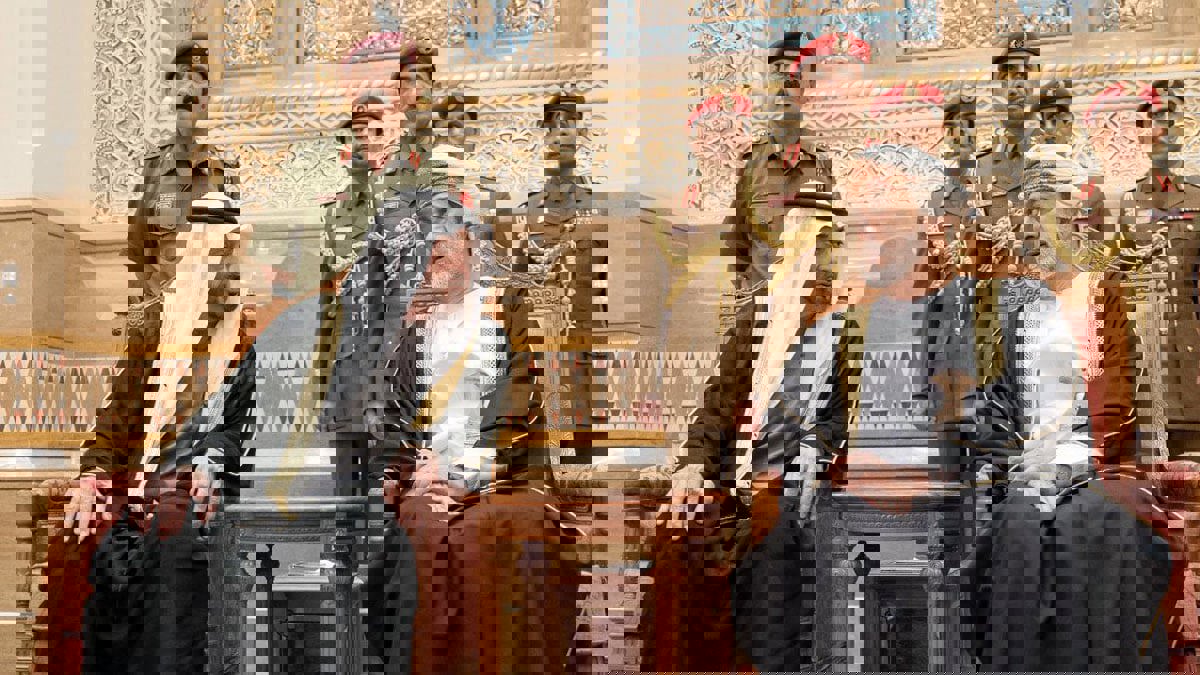 محمد بن زايد يهنئ السلطان هيثم بن طارق بعيد الفطر