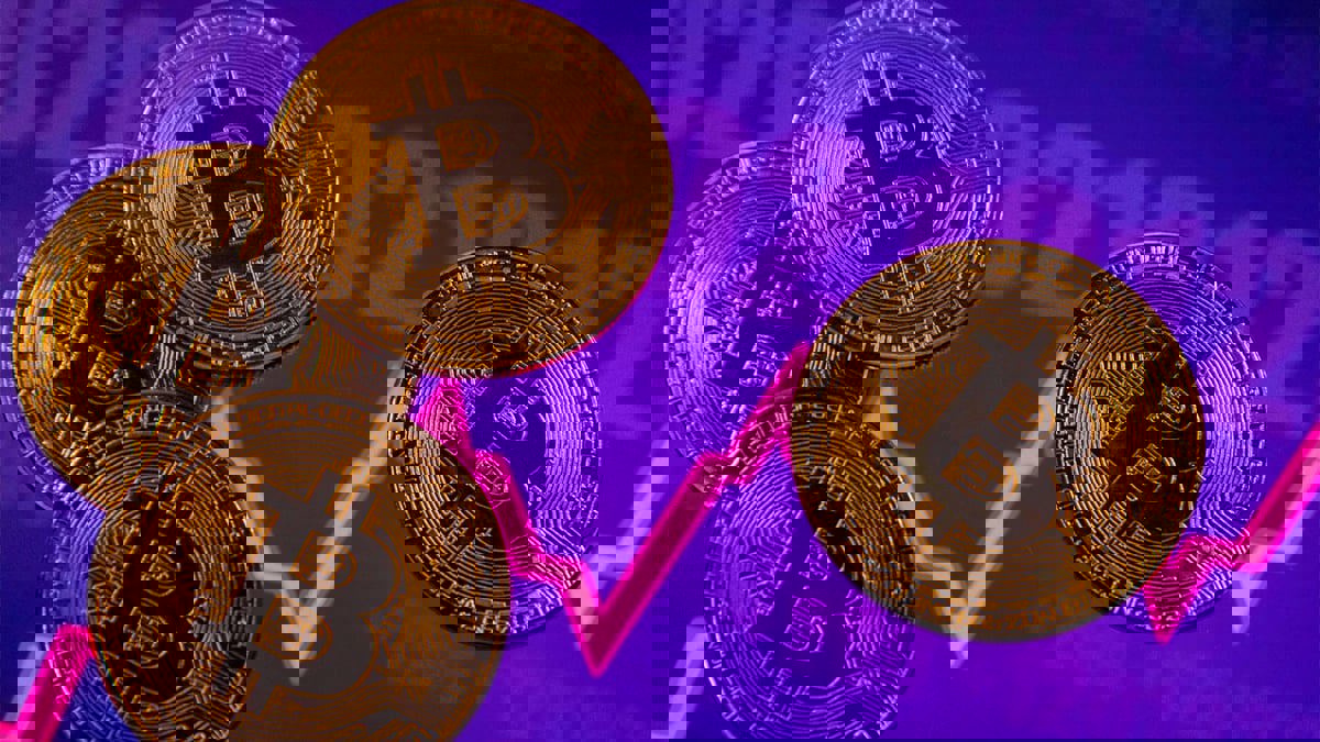 "بيتكوين" تتراجع إلى أدنى مستوياتها في 18 شهرا