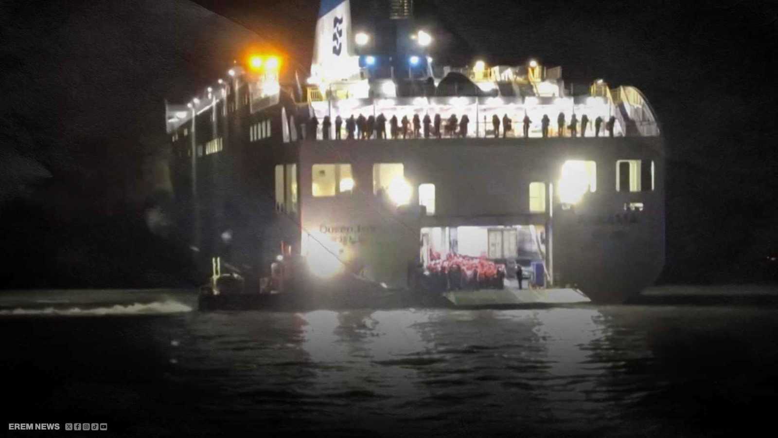 قبطانها مشغول بهاتفه.. جنوح عبّارة على متنها 267 شخصا (فيديو إرم)