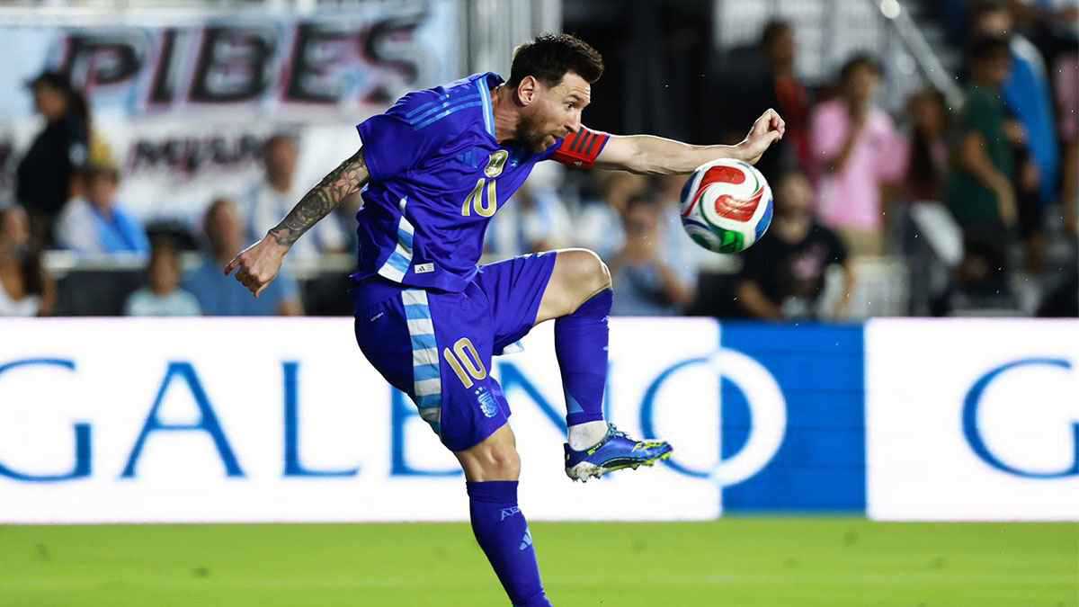 ارفعوا رؤوسكم.. أول رد فعل من ميسي بعد خسارة الأرجنتين أمام المغرب (صورة)