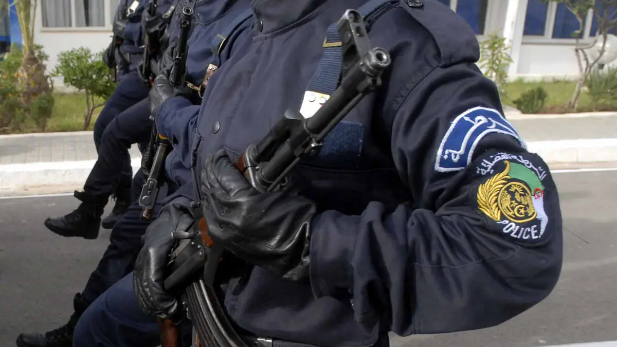 الأمن الجزائري يرحّل مذيعة تونسية بعد احتجازها ساعات